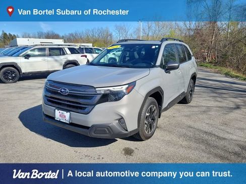 Certified 2025 Subaru Forester Premium AWD/4WD image 1