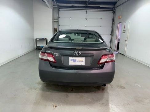 Used 2010 Toyota Camry LE image 5