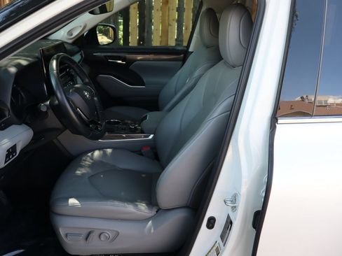 Used 2021 Toyota Highlander Limited AWD/4WD image 20