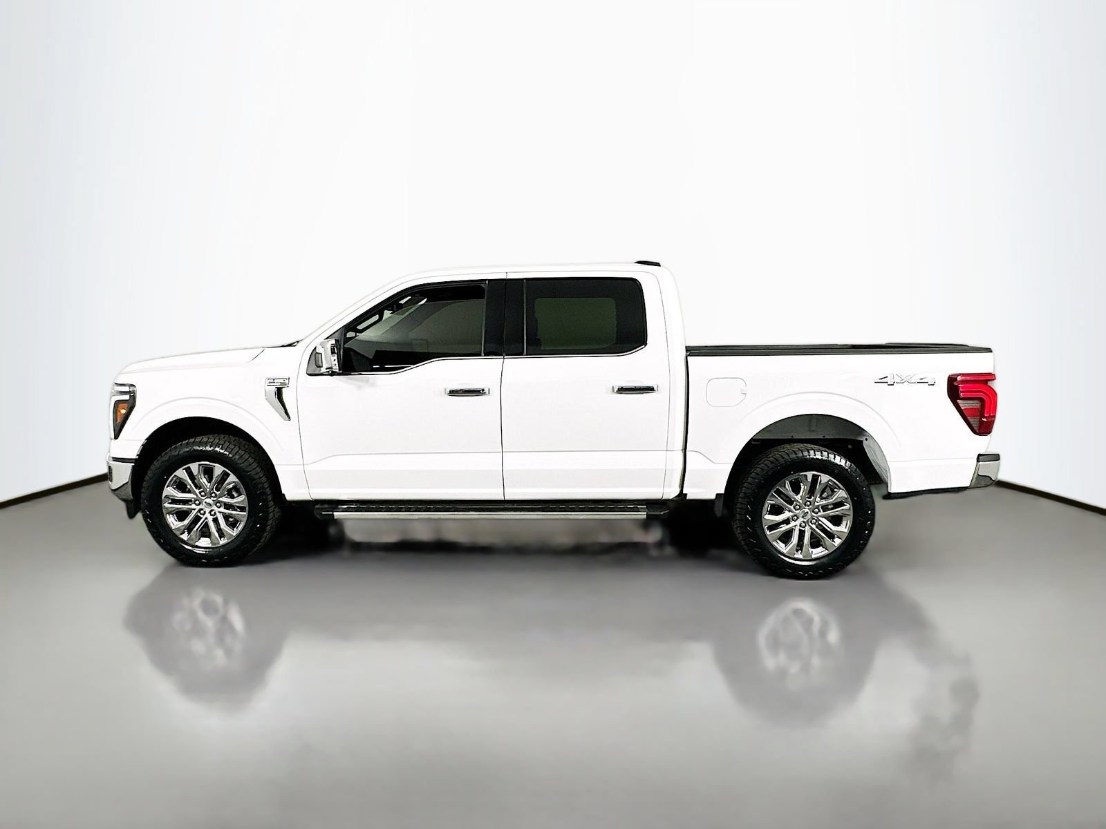 Used 2025 Ford F150 Lariat w/ Equipment Group 501A Mid AWD/4WD image 4
