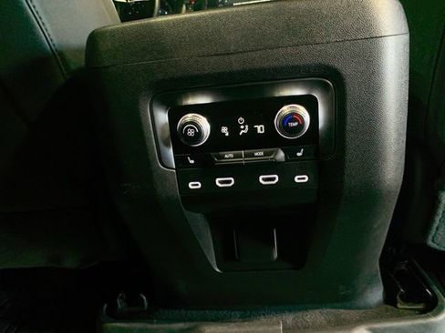 Used 2024 GMC Yukon XL AT4 AWD/4WD image 24