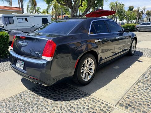 Used 2016 Chrysler 300 C RWD image 5