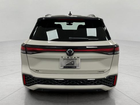 New 2026 Volkswagen Tiguan SE R-Line image 4
