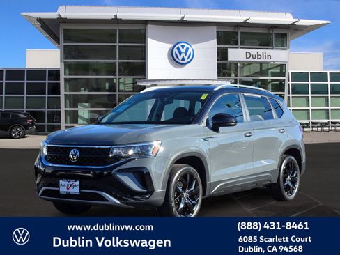 Certified 2023 Volkswagen Taos SE w/ Panoramic Sunroof Package image 8