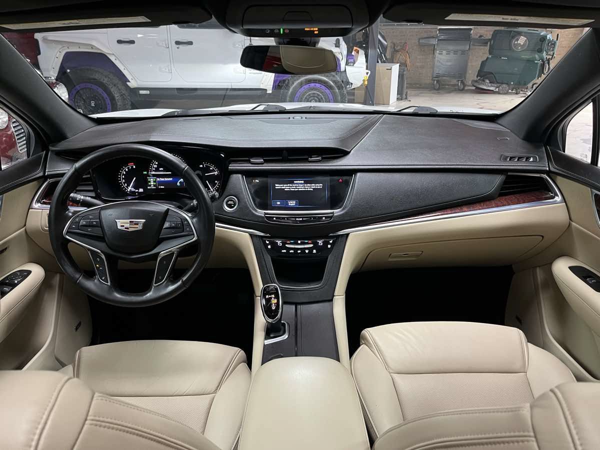 Used 2018 Cadillac XT5 Premium Luxury w/ LPO, Wheel Lock Package AWD/4WD image 11