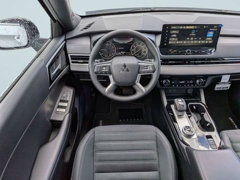 New 2026 Mitsubishi Outlander LE FWD image 14