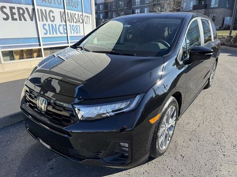New 2026 Honda Odyssey Touring image 11