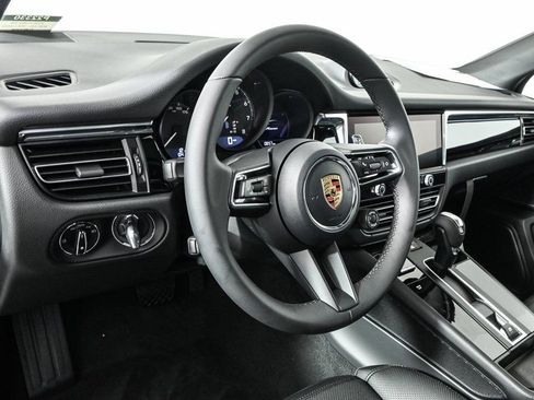 Certified 2026 Porsche Macan AWD/4WD image 4