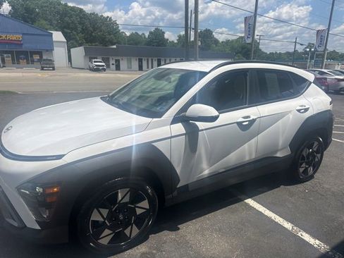 Used 2025 Hyundai Kona SEL FWD image 3