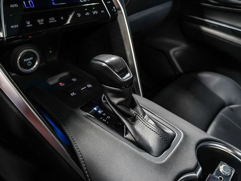 Certified 2024 Toyota Venza Limited image 23