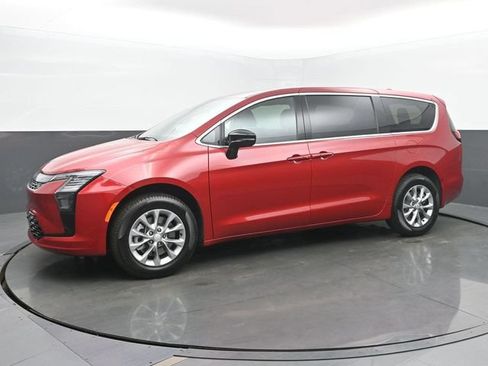 New 2027 Chrysler Pacifica Select w/ Family Tech Group AWD/4WD image 2