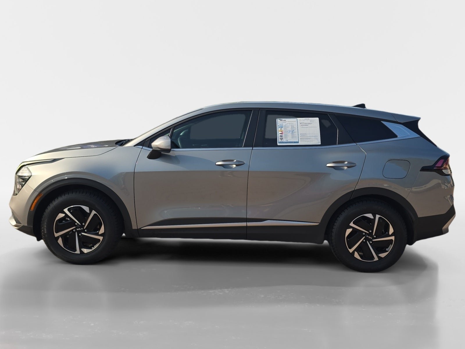 Used 2025 Kia Sportage LX FWD image 2
