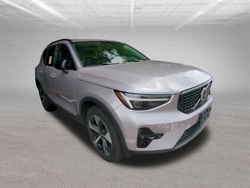 Used 2026 Volvo XC40 B5 Plus AWD/4WD image 11