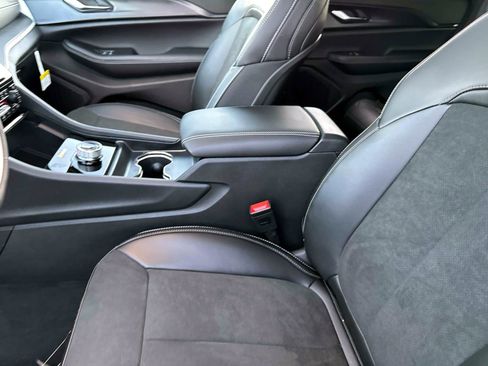 New 2025 Jeep Grand Cherokee 4WD image 10