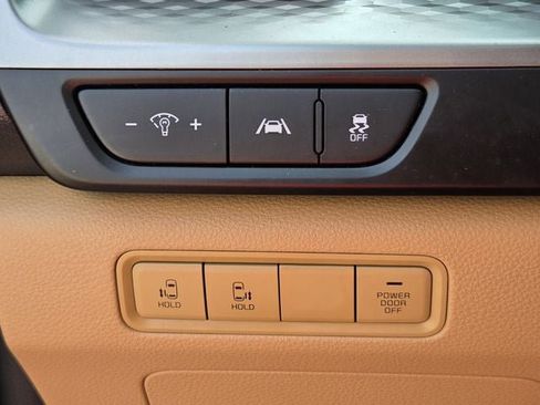 Used 2024 Kia Carnival LX FWD image 42