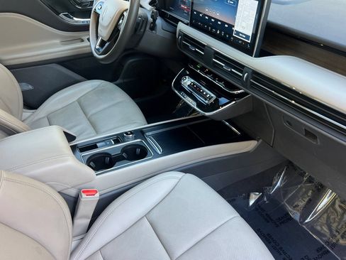 Certified 2024 Lincoln Corsair Grand Touring AWD/4WD image 28