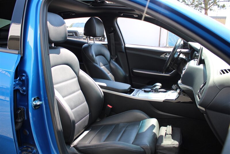 Used 2019 Kia Stinger GT2 AWD/4WD image 29