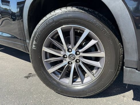 Used 2017 Toyota Highlander XLE image 44