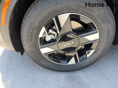 New 2026 Kia Sportage LX FWD image 8