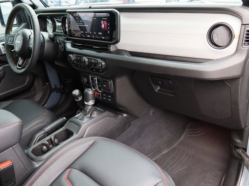 Used 2024 Jeep Wrangler Unlimited Sport AWD/4WD image 28