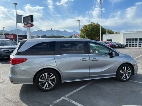 Used 2021 Honda Odyssey Touring image 2