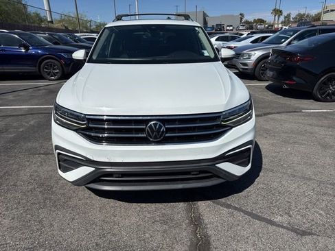 Used 2022 Volkswagen Tiguan SE w/ Panoramic Sunroof Package FWD image 2