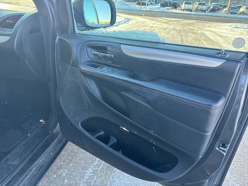 Used 2017 Dodge Grand Caravan GT image 19