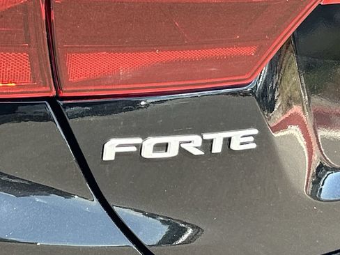 Used 2023 Kia Forte LXS w/ LXS Technology Package FWD image 31