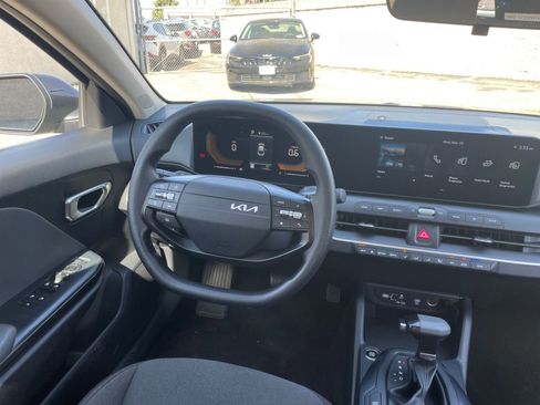 Used 2025 Kia K4 LXS image 33