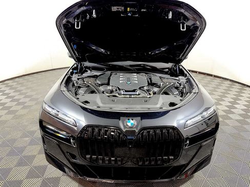 Used 2023 BMW 760i xDrive AWD/4WD image 31