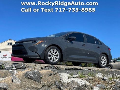 Used 2025 Toyota Corolla LE FWD image 1