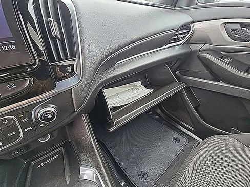 Used 2023 Chevrolet Traverse LT image 37