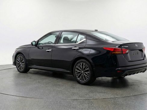 Used 2025 Nissan Altima 2.5 SV image 5