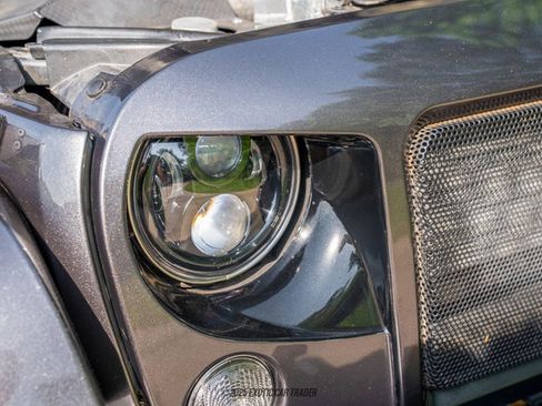 Used 2016 Jeep Wrangler Unlimited Rubicon w/ Connectivity Group image 86