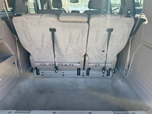 Used 2015 Chrysler Town & Country Touring-L w/ Driver Convenience Group image 36