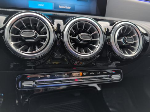 Used 2024 Mercedes-Benz CLA 250 image 28