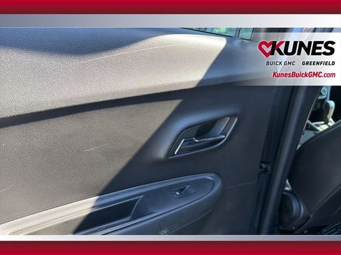 Used 2018 Chevrolet Trax LT w/ LT Convenience Package image 32