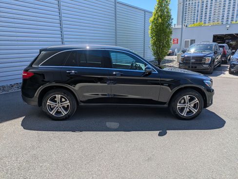 Used 2019 Mercedes-Benz GLC 350e 4MATIC image 2