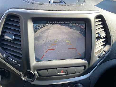 Used 2014 Jeep Cherokee Latitude image 19