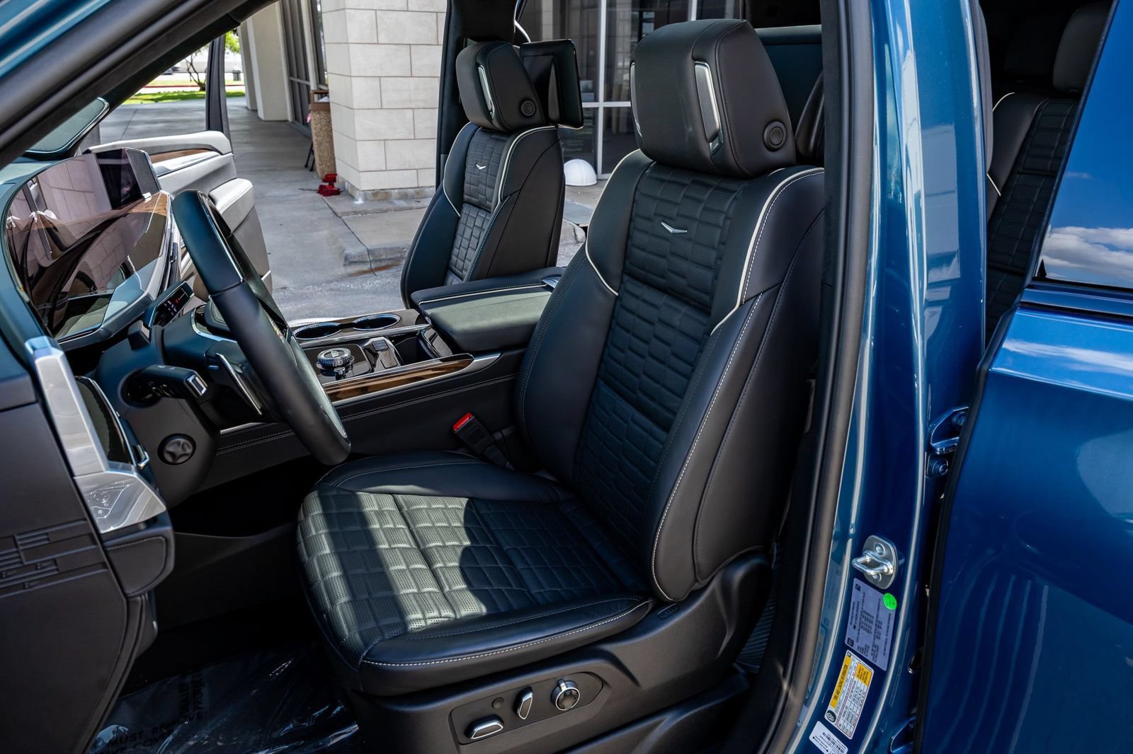 Used 2025 Cadillac Escalade Sport Platinum AWD/4WD image 30