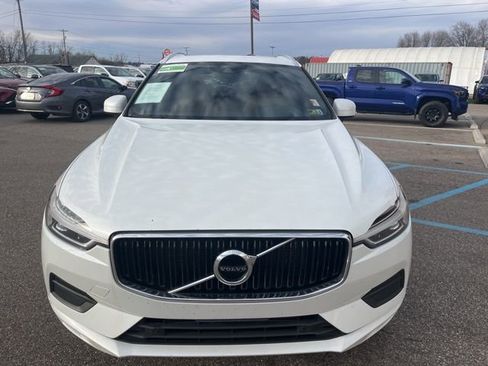 Used 2019 Volvo XC60 T5 Momentum w/ Multimedia Package image 2