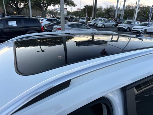 Used 2022 Volkswagen Taos SE w/ Panoramic Sunroof Package image 34