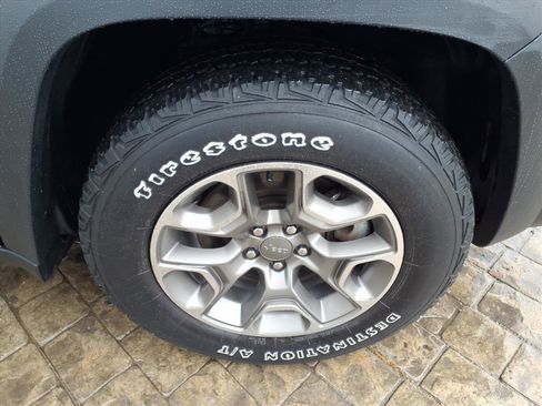 Used 2022 Jeep Cherokee Trailhawk image 22