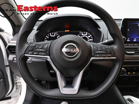 Used 2025 Nissan Altima 2.5 SV FWD image 10