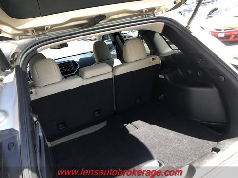 Used 2015 Jeep Cherokee Latitude w/ Comfort/Convenience Group image 17