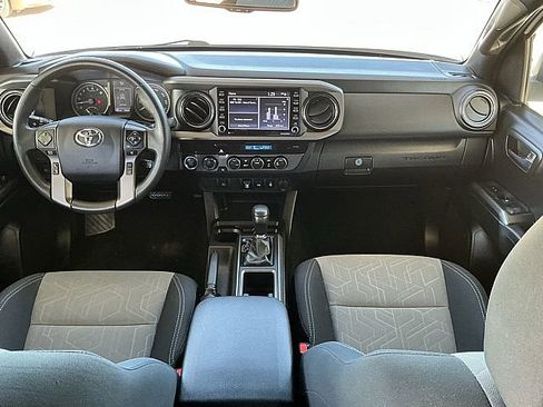 Used 2022 Toyota Tacoma TRD Off-Road image 13