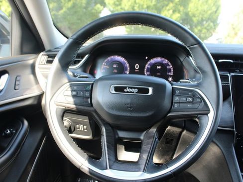 Used 2022 Jeep Grand Cherokee L Limited AWD/4WD image 18