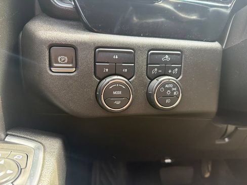 Used 2024 Chevrolet Silverado 2500 LT AWD/4WD image 18