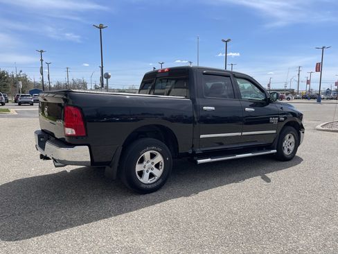 Used 2019 RAM 1500 Classic SLT w/ SLT Plus D←cor Group AWD/4WD image 4