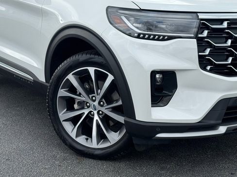 Used 2025 Ford Explorer Platinum w/ Ultimate Package image 3